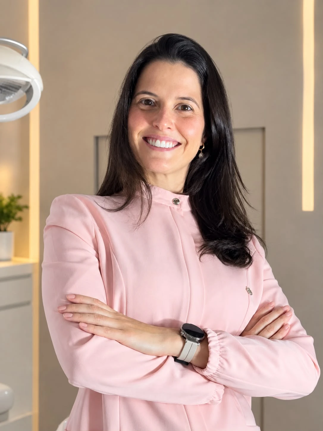 Dra. Isadora Jardim em seu consultório de ortodontia em Belo Horizonte